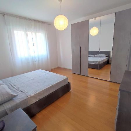 La Casa Dei Tre Apartment เมสเตร ภายนอก รูปภาพ