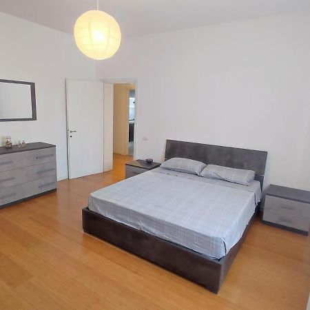 La Casa Dei Tre Apartment เมสเตร ภายนอก รูปภาพ