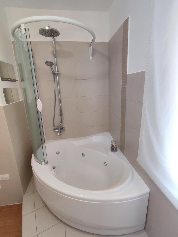 La Casa Dei Tre Apartment เมสเตร ภายนอก รูปภาพ