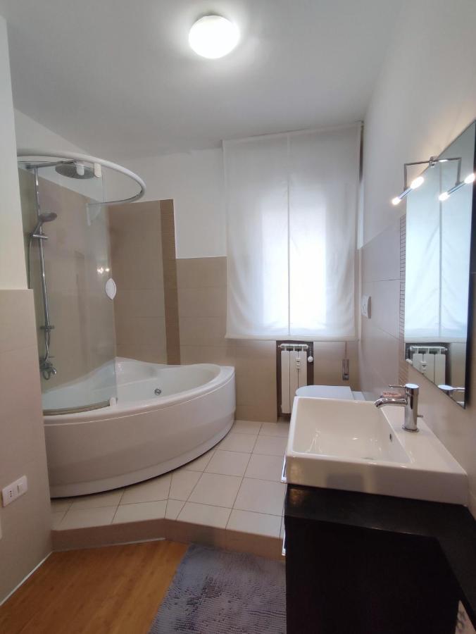 La Casa Dei Tre Apartment เมสเตร ภายนอก รูปภาพ
